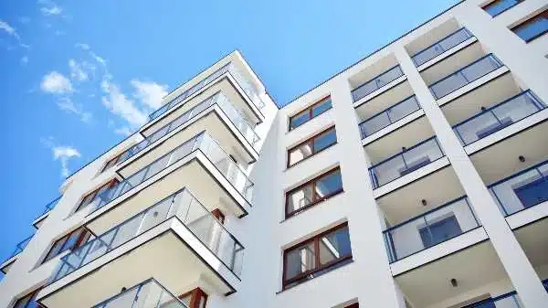 ¿Un complejo de apartamentos es responsable de lesiones?